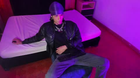 Snapshot of skinny_mac_ chatting on 04/08/26, 12:38 Mac online show from 04/08/26, 12:38