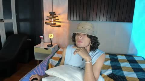 Snapshot of skinny_mac_ chatting on 04/09/26, 12:32 Mac online show from 04/09/26, 12:32