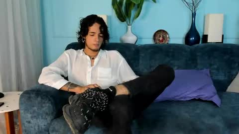 Snapshot of skinny_mac_ chatting on 04/11/26, 01:26 Mac online show from 04/11/26, 01:26