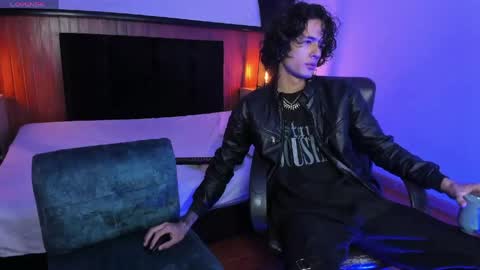 Snapshot of skinny_mac_ chatting on 04/17/26, 12:52 Mac online show from 04/17/26, 12:52