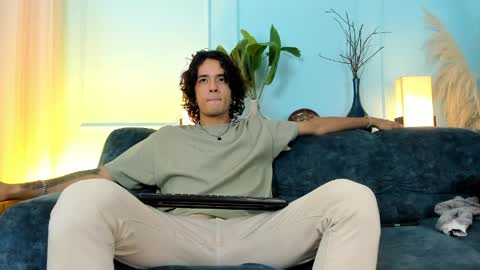 Snapshot of skinny_mac_ chatting on 04/18/26, 02:32 Mac online show from 04/18/26, 02:32