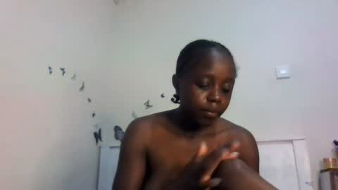 Snapshot of skinny_petite18 chatting on 06/24/26, 11:31 Munah online show from 06/24/26, 11:31