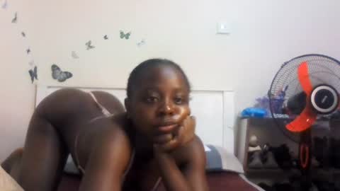 Snapshot of skinny_petite18 chatting on 07/01/26, 09:25 Munah online show from 07/01/26, 09:25