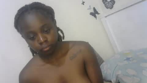 Snapshot of skinny_petite18 chatting on 07/11/26, 10:18 Munah online show from 07/11/26, 10:18