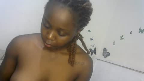 Snapshot of skinny_petite18 chatting on 07/19/26, 02:21 Munah online show from 07/19/26, 02:21