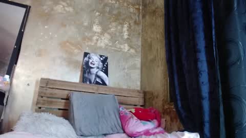 Snapshot of skinny_yizz chatting on 02/09/25, 03:22 Only Pvt online show from 02/09/25, 03:22