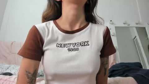 Snapshot of skinnyandcute_ chatting on 05/18/26, 12:00 Mariah Black online show from 05/18/26, 12:00