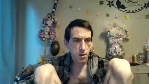 Snapshot of skinnybigcock2 chatting on 11/30/25, 08:18 SkinnyBigCock2 online show from 11/30/25, 08:18