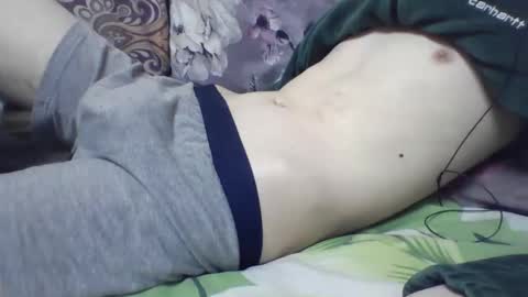 Snapshot of skinnycuteman chatting on 01/04/25, 12:27 skinnycuteb0y online show from 01/04/25, 12:27