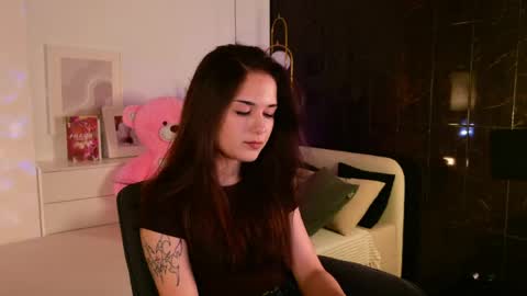 Snapshot of skinnyellie chatting on 04/28/26, 09:09 Ellie online show from 04/28/26, 09:09