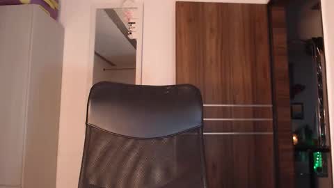 jesica online show from 11/06/25, 07:09