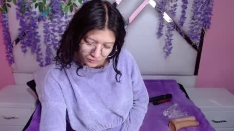 Snapshot of skinnyhorny_ chatting on 12/21/24, 03:25 SKINNYHORNY online show from 12/21/24, 03:25