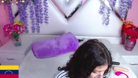 Snapshot of skinnyhorny_ chatting on 12/29/24, 05:10 SKINNYHORNY online show from 12/29/24, 05:10