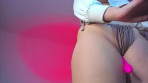 Snapshot of skinnyhorny_ chatting on 10/17/25, 06:05 SKINNYHORNY online show from 10/17/25, 06:05