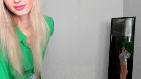 Snapshot of skinnyladyy chatting on 02/01/25, 08:08 Skinnyladyy online show from 02/01/25, 08:08