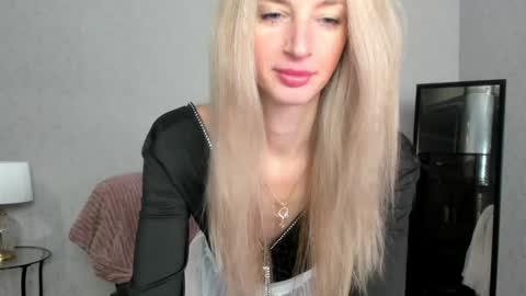 Snapshot of skinnyladyy chatting on 02/02/25, 02:06 Skinnyladyy online show from 02/02/25, 02:06