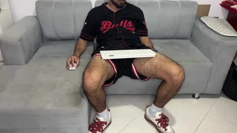 Snapshot of skinnylatin69 chatting on 01/10/25, 03:50 skinnylatin69 online show from 01/10/25, 03:50