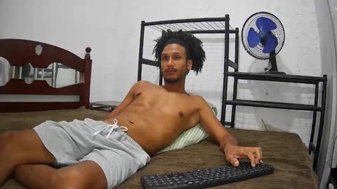 Skinny Latin Man online show from 09/30/25, 09:53