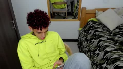 Snapshot of skinnypipe15 chatting on 10/18/25, 04:04 skinnypipe15 online show from 10/18/25, 04:04