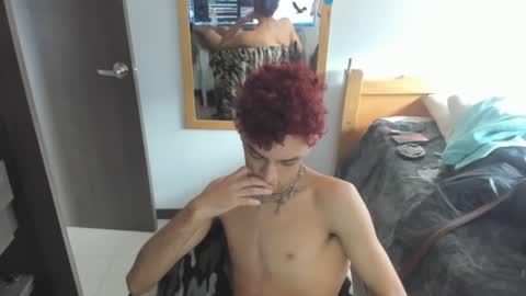 Snapshot of skinnypipe15 chatting on 10/26/25, 02:12 skinnypipe15 online show from 10/26/25, 02:12