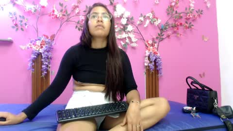 Snapshot of skinnysofia18 chatting on 04/05/26, 03:15 sofia online show from 04/05/26, 03:15