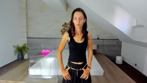 Snapshot of skinnystar_ chatting on 09/15/25, 04:23 Julia online show from 09/15/25, 04:23