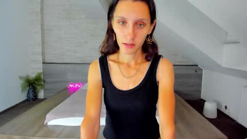 Snapshot of skinnystar_ chatting on 09/30/25, 04:28 Julia online show from 09/30/25, 04:28
