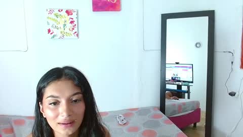 Snapshot of skinnyy_andtight chatting on 01/23/25, 06:45 Alexa online show from 01/23/25, 06:45