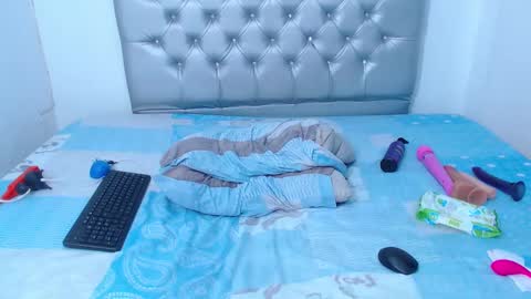 Snapshot of skinnyy_andtight chatting on 02/27/25, 09:22 Alexa online show from 02/27/25, 09:22