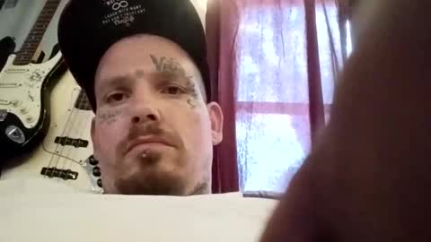 Snapshot of skinz038 chatting on 04/18/26, 04:11 Skinz038 online show from 04/18/26, 04:11