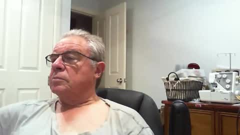 Snapshot of skipper1970 chatting on 02/25/26, 08:35 Skipper1970 online show from 02/25/26, 08:35