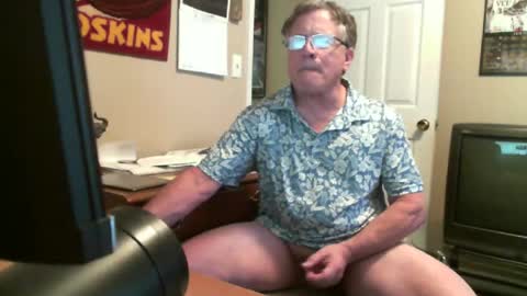 Snapshot of skn1960e chatting on 07/02/26, 02:01 skn1960e online show from 07/02/26, 02:01