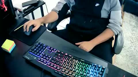 Snapshot of skullcandyyyy chatting on 04/23/26, 12:04 skullcandyyyy online show from 04/23/26, 12:04