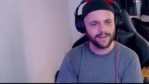 Snapshot of skullxxx83 chatting on 02/09/25, 11:25 Skull online show from 02/09/25, 11:25