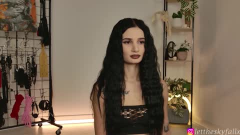 Snapshot of sky011fall chatting on 03/18/26, 01:53 Eliza online show from 03/18/26, 01:53