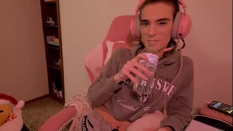 Snapshot of sky4dylancb chatting on 12/01/25, 06:18 Gem online show from 12/01/25, 06:18