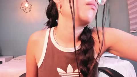 Snapshot of sky_blue__ chatting on 02/12/25, 09:52 Hanna online show from 02/12/25, 09:52