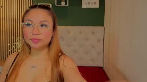 Snapshot of sky_collinss chatting on 10/17/25, 08:00 Sky  online show from 10/17/25, 08:00