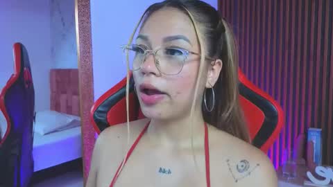 Snapshot of sky_collinss chatting on 10/18/25, 08:09 Sky  online show from 10/18/25, 08:09