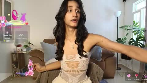 Snapshot of sky_fox_1 chatting on 04/21/26, 02:23 STIVEN online show from 04/21/26, 02:23