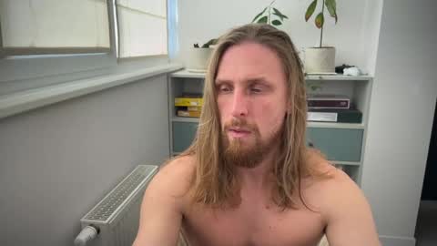 sky_guy25 online show from 09/30/25, 08:19