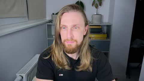 Snapshot of sky_guy25 chatting on 11/15/25, 09:11 sky_guy25 online show from 11/15/25, 09:11