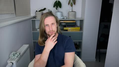 Snapshot of sky_guy25 chatting on 11/19/25, 08:42 sky_guy25 online show from 11/19/25, 08:42