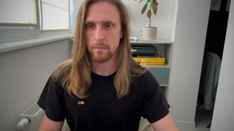 Snapshot of sky_guy25 chatting on 11/29/25, 10:29 sky_guy25 online show from 11/29/25, 10:29