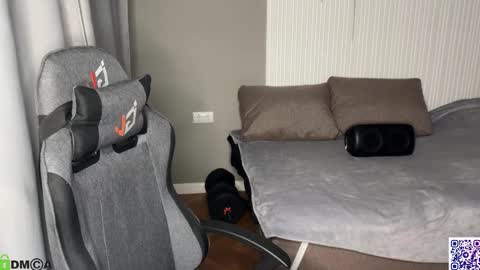 sky_hunter online show from 10/25/25, 03:40