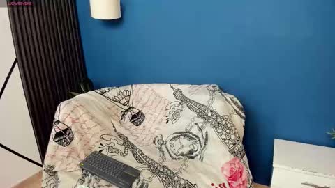 sky_rivers online show from 12/15/25, 12:26