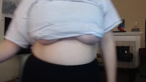 Snapshot of skyblu1 chatting on 01/11/25, 10:07 SKYLE online show from 01/11/25, 10:07