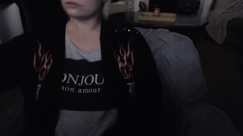 Snapshot of skyblu1 chatting on 01/20/25, 05:48 SKYLE online show from 01/20/25, 05:48