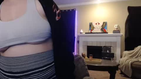 Snapshot of skyblu1 chatting on 01/21/25, 03:04 SKYLE online show from 01/21/25, 03:04