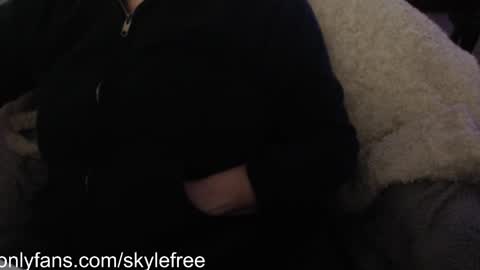 Snapshot of skyblu1 chatting on 01/28/25, 10:34 SKYLE online show from 01/28/25, 10:34